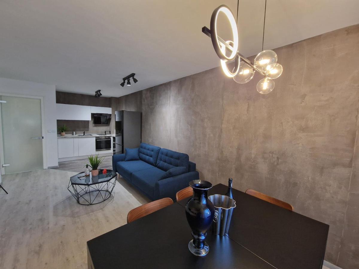 Marsselis Luxe Port Apartment Varna Exterior photo