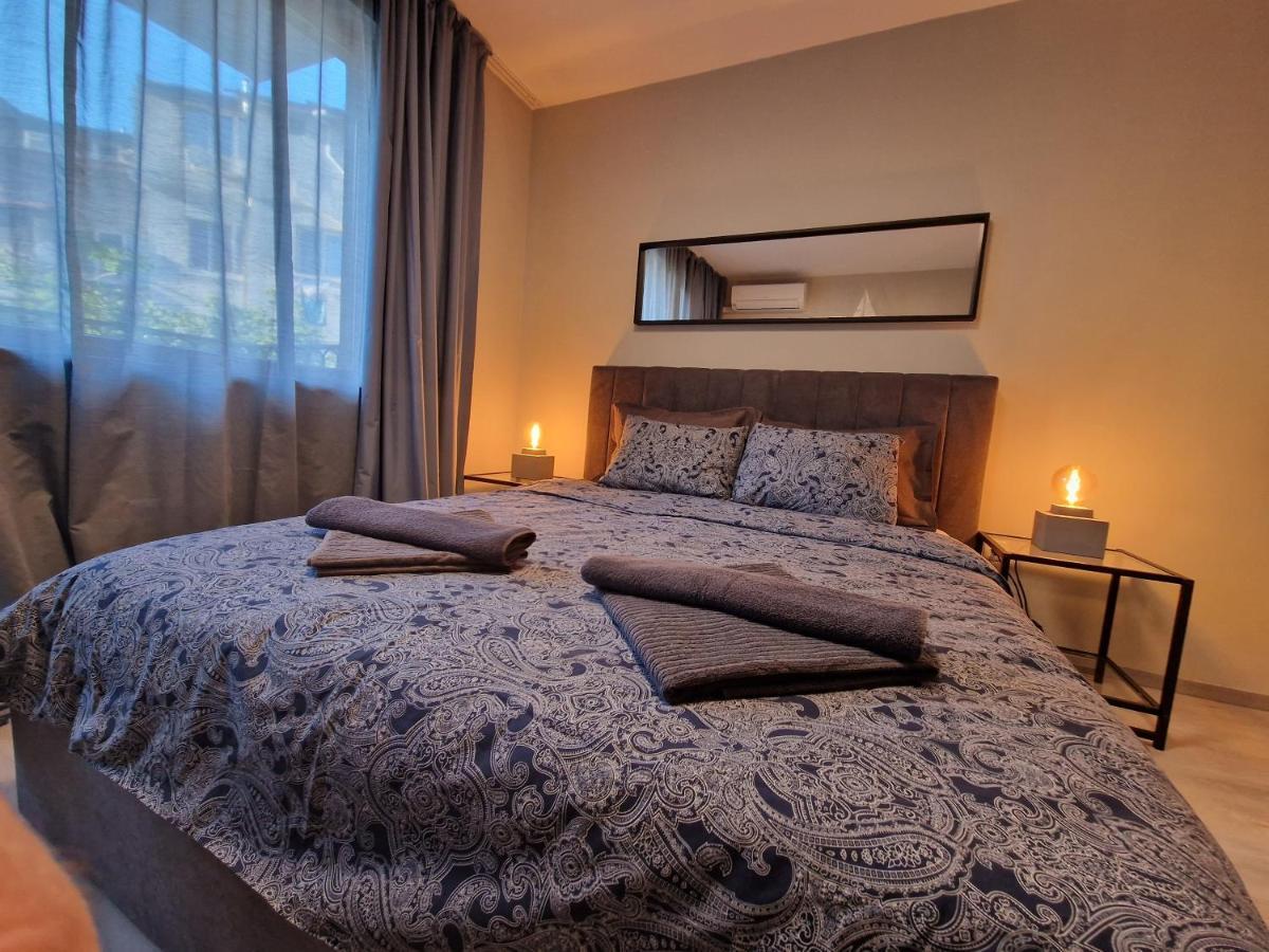 Marsselis Luxe Port Apartment Varna Exterior photo