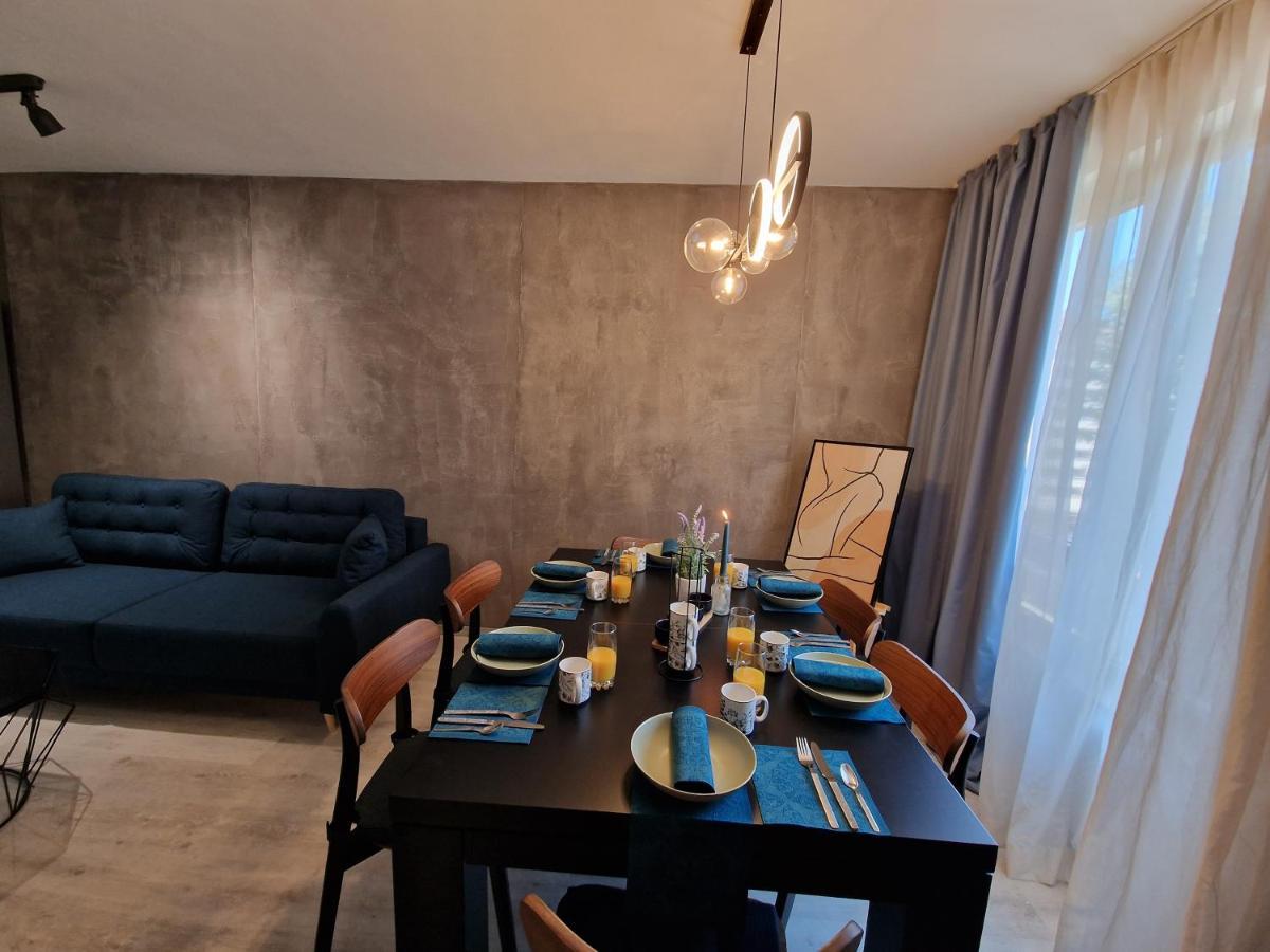 Marsselis Luxe Port Apartment Varna Exterior photo